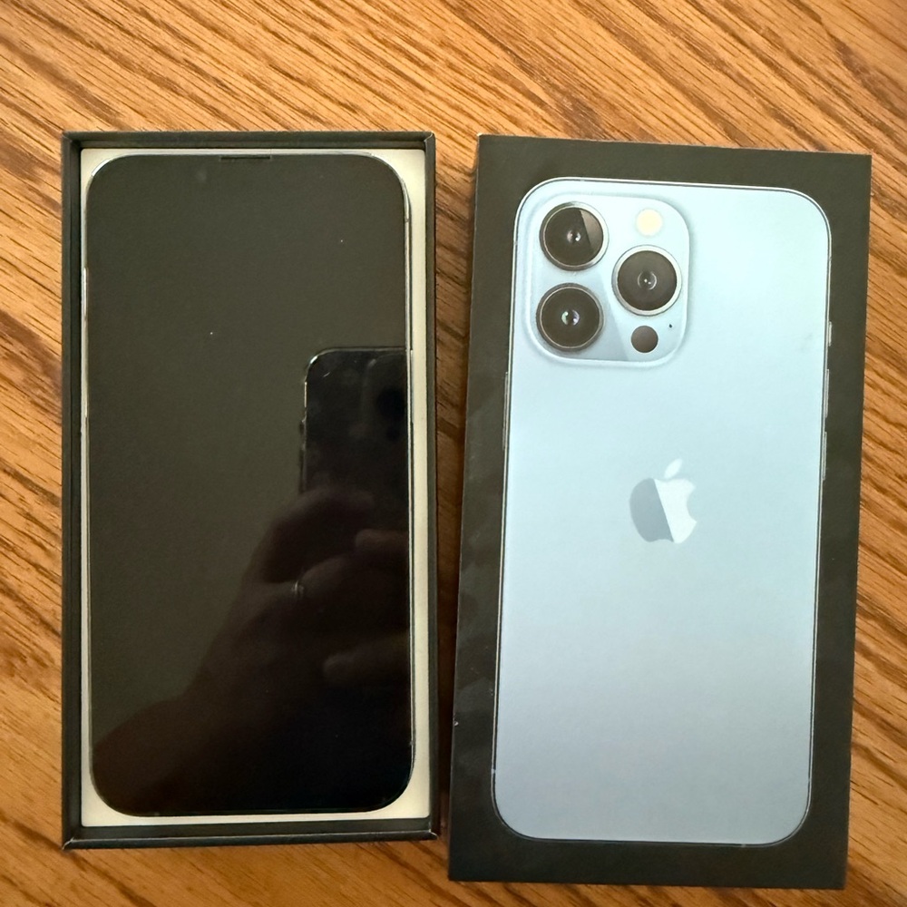 Apple iPhone 13 Pro Blue Triple-Camera System - Picture 2 of 3